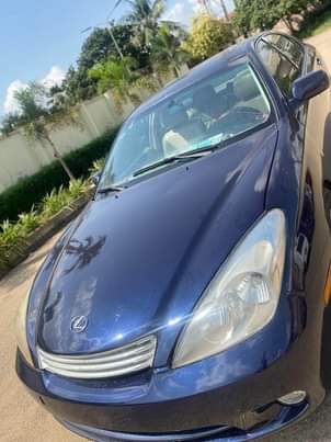 A picture of Lexus ES 300