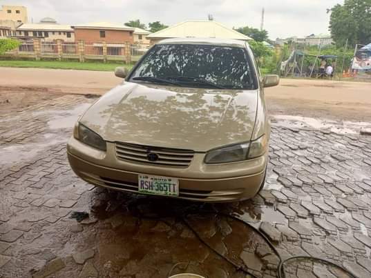 A picture of 2002 Toyota Camry Belgium standard engine gear untamper everything working