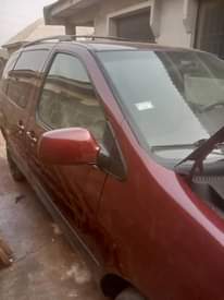 A picture of 2001 Toyota Sienna Alloy