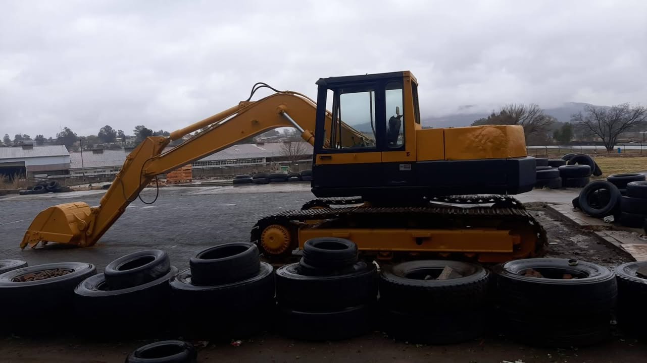komatsu excavators