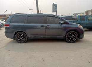 A picture of Toyota Sienna