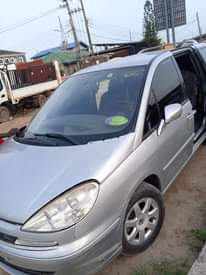 A picture of Peugeot 807