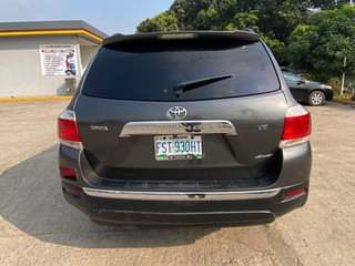 A picture of TOYOTA HIGHLANDER 2009 UPGRADED TO 2013
