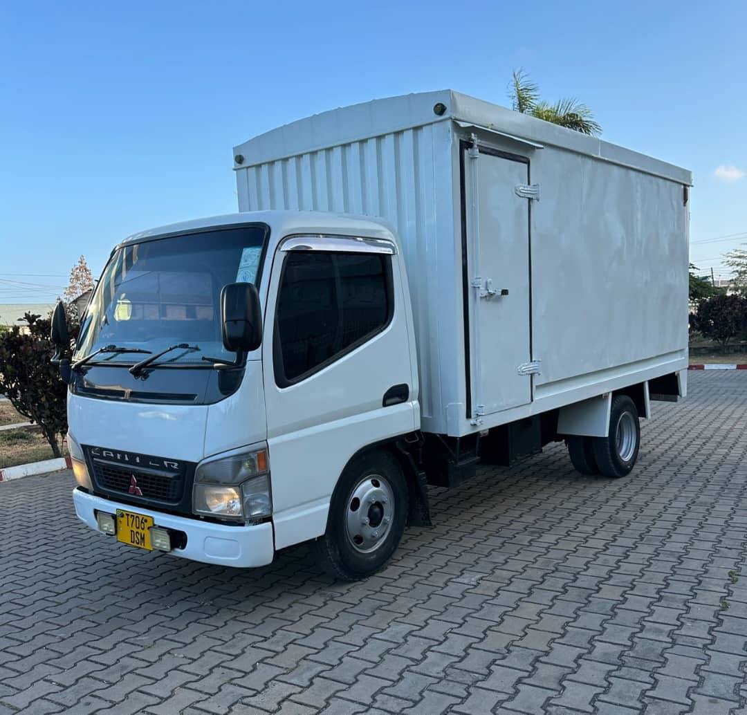 A picture of MITSUBISHI CANTER 0714058883