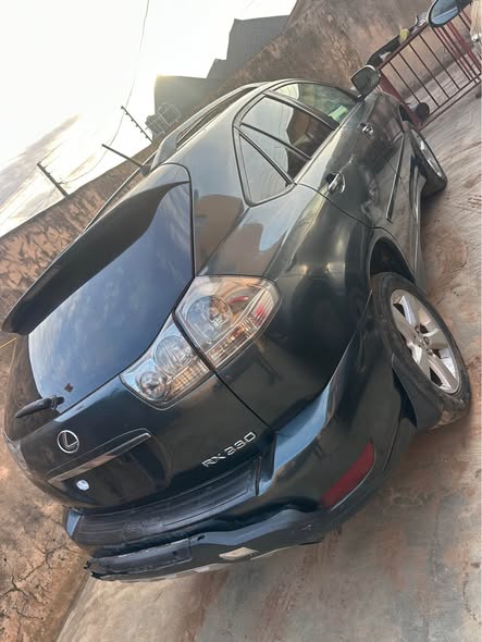 A picture of Neatly used 2005 Lexus RX330 abule Egba Lagos