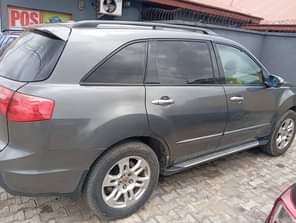 A picture of 2009 model ACURA MDX with pure first body Engine never