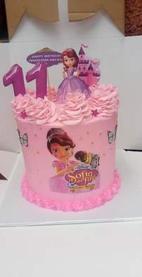 A picture of Phinah s cakes
