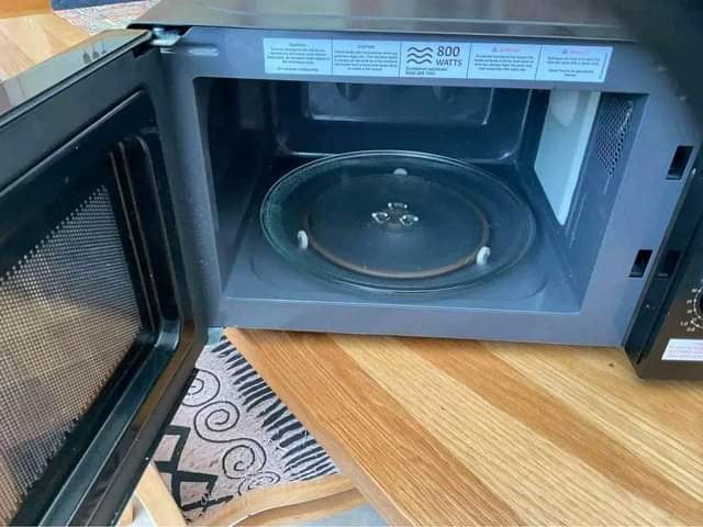 A picture of New microwave on quick sale