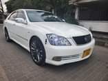 A picture of Toyota crown gari nzuri hainatatizo lolote