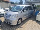 A picture of 2006 toyota alphard