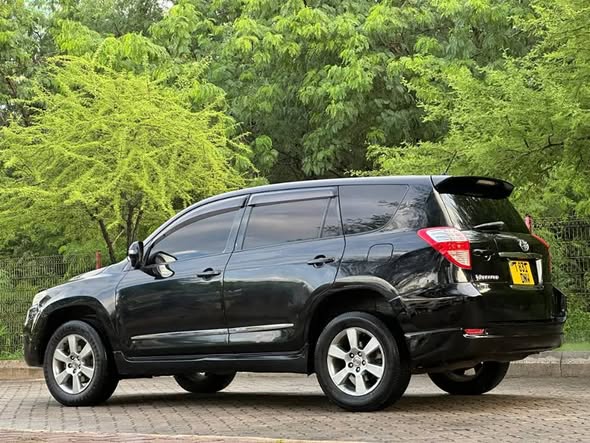 A picture of TOYOTA VANGUARD