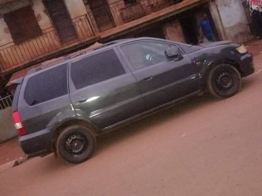 A picture of 1998 spacewagon wagon