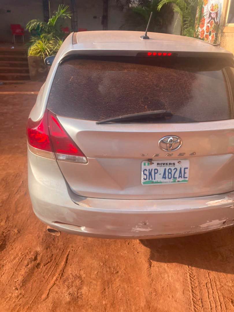 A picture of Toyota venza dealers deal 09160605130 serious buyer call me or