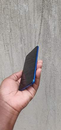 A picture of Samsung galaxy A10s 32gb 2gbram 4000mah battery cracked but works