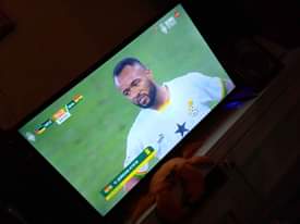 A picture of Tv bado mpyaaa EUROPE 32 INCH Clean unapata na box