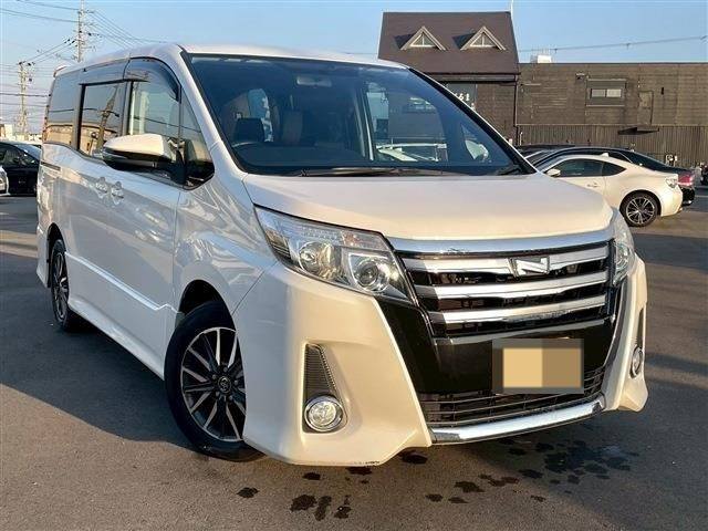 A picture of TOYOTA NOAH 2014