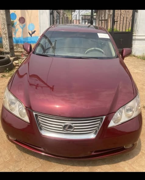 A picture of Very clean 08 es350 lexus