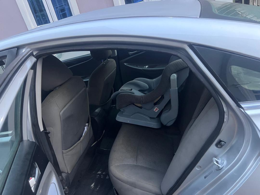 A picture of Hyundai sonata 2012
