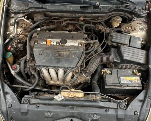 A picture of 2004 Honda Accord EOD 4plugs engine 2004 honda accord very