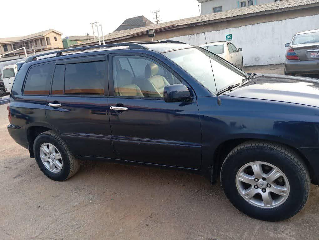 A picture of 2003 Toyota highlander
