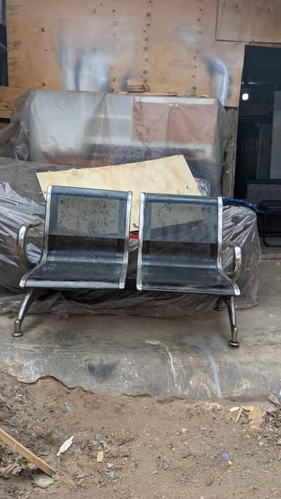 A picture of Bench au waiting chair ni limetumika bei mseleleko elfu 65