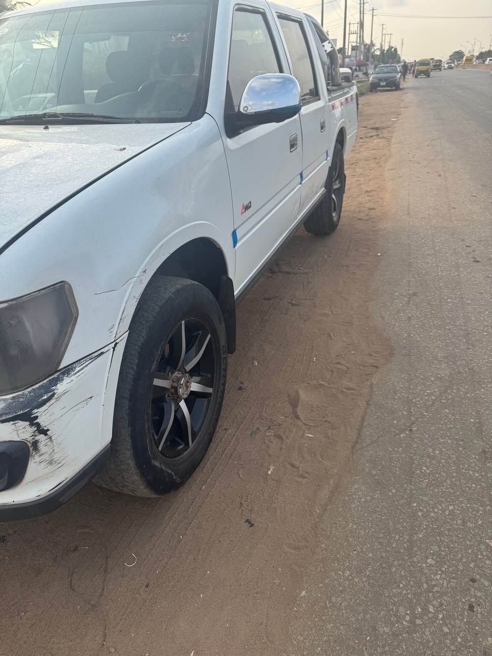 A picture of Isuzu truck 2018