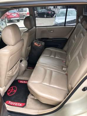 A picture of GRADE EXTREMELY SHARP 04 TOYOTA HIGHLANDER EVERYTHING IS FRESH AS