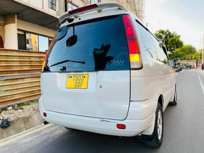 A picture of Toyota Noah sr40
