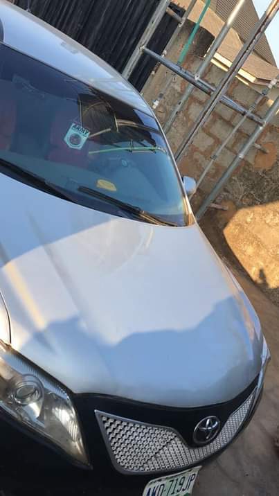 A picture of DEALER MARKET DEALER MARKET 2009 XLE TOYOTA CAMRY SPORT GEAR