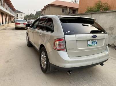 A picture of Ford 08 model