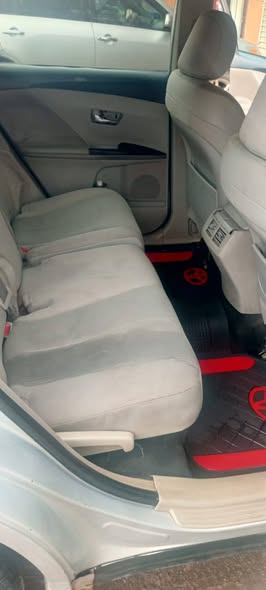 A picture of Toyota venza 2011