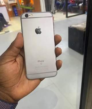 A picture of Iphone 6s plain 128gb
