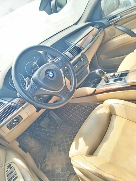 A picture of Bmw x6 22