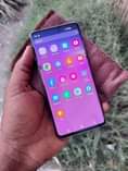 A picture of SAMSUNG S10