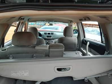 A picture of Distress sale Toyota Highlander 2012 model on belt Excllent engine