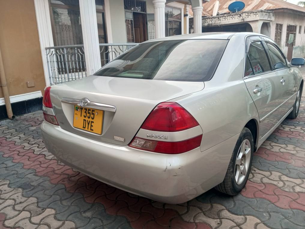 A picture of Toyota Mark II Grand