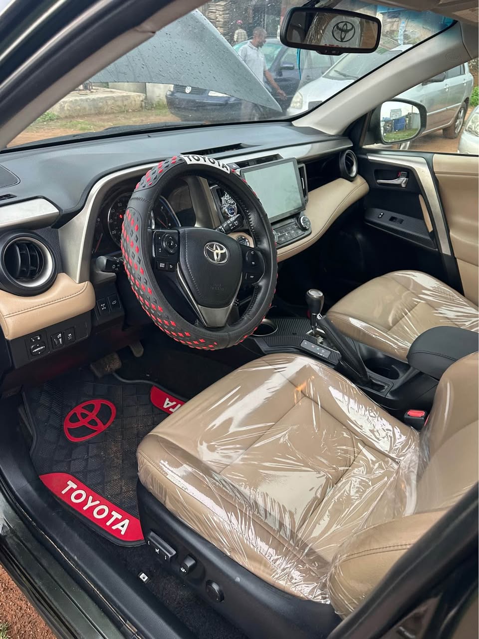 A picture of RAV4 2015