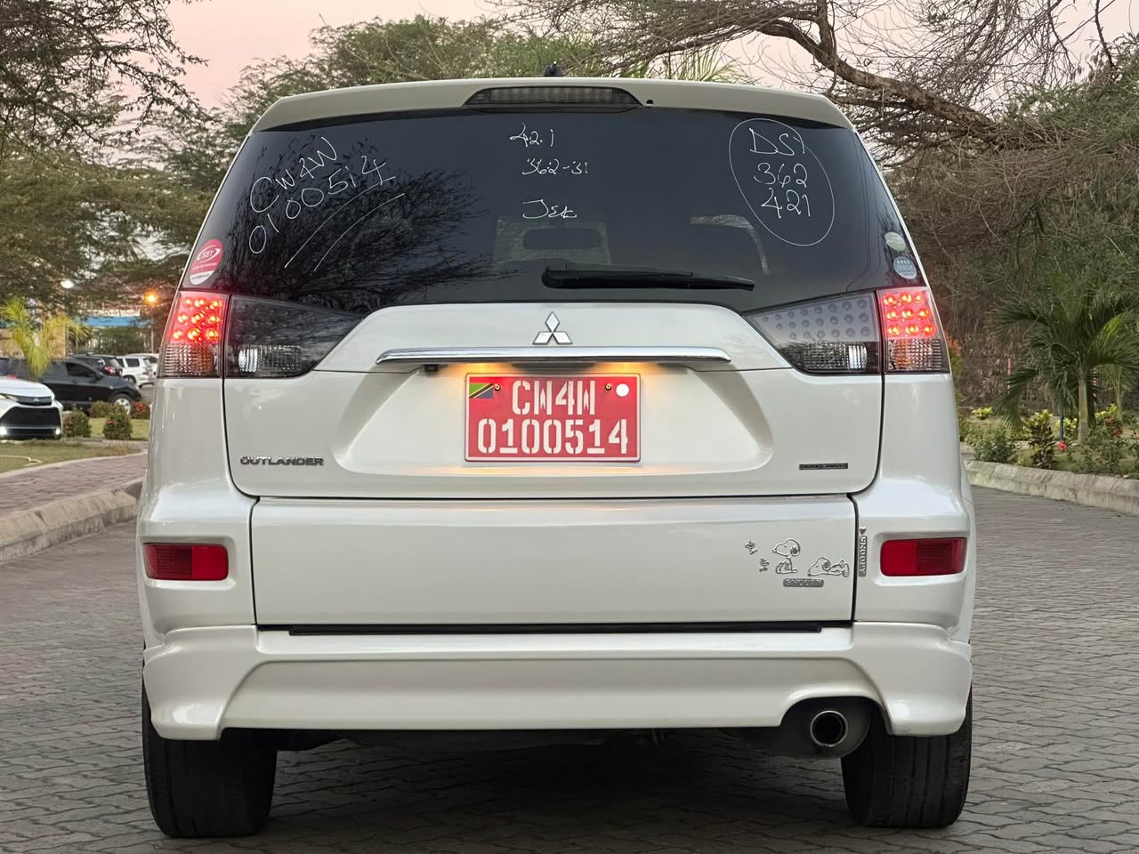 A picture of MITSUBISHI OUTLANDER ROADEST 2011