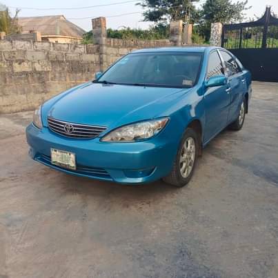 A picture of Toyota Camry 06 baked on first body everything is working