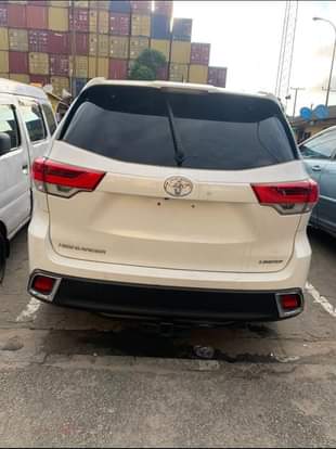 A picture of Toks 2017 Toyota Highlander platinum