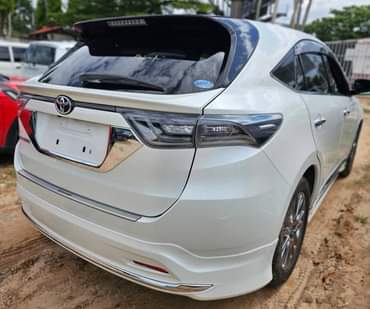 A picture of TOYOTA HARRIER