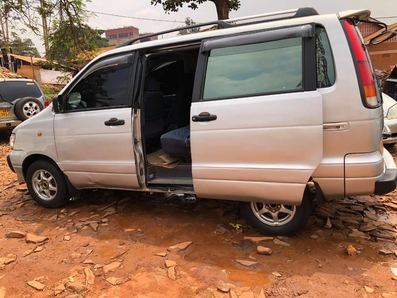 A picture of Toyota Noah