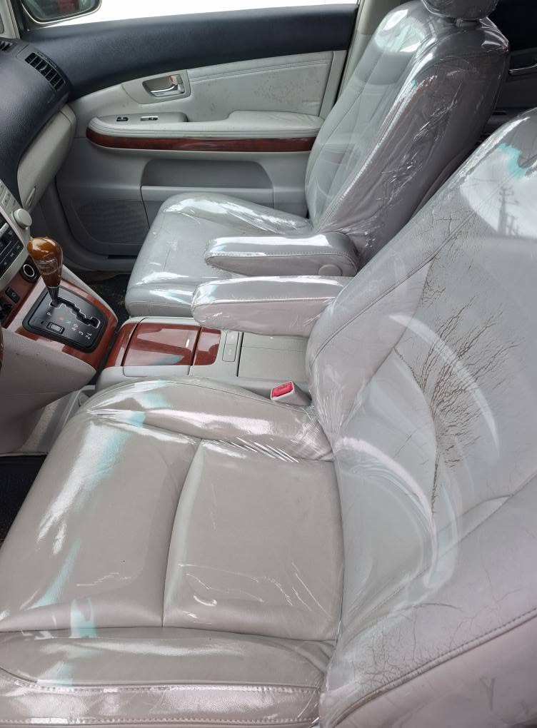 A picture of RX330 LEXUS