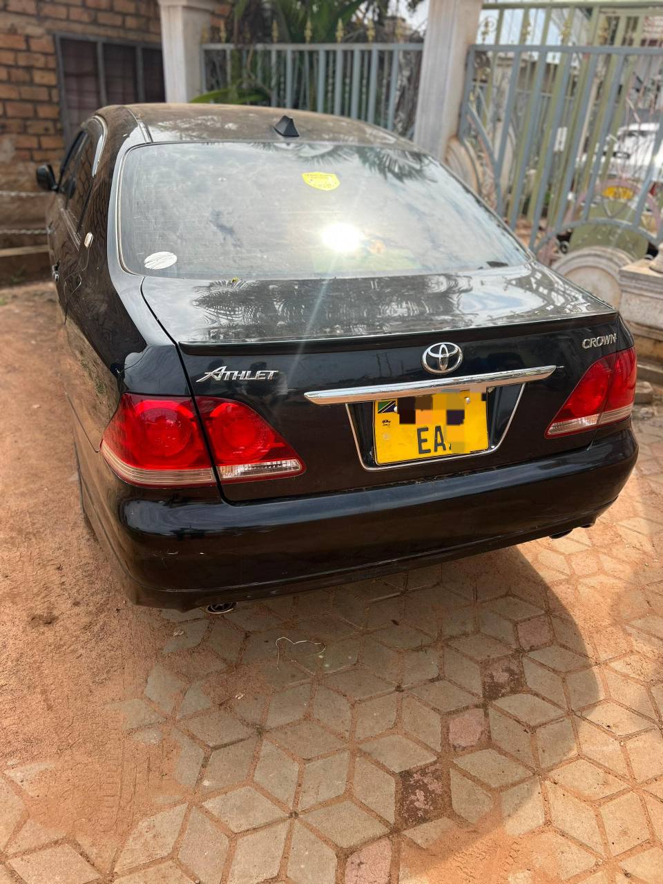 A picture of Crown Athlete 12 9 million Iko Kahama Automatic Petrol 0744989584
