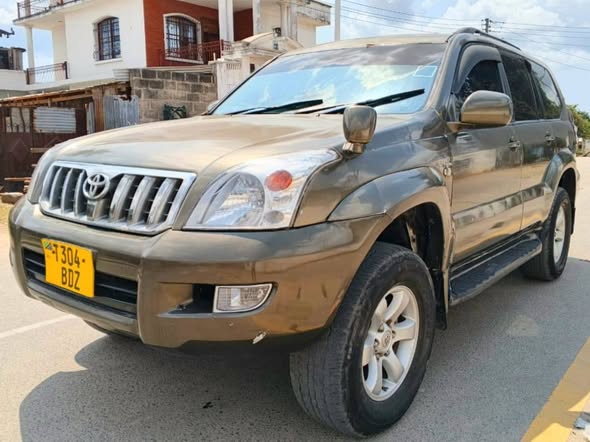 A picture of PRICE 13 5 Milion INATUPWAAH 0713350091 0749929307 TOYOTA PRADO 120