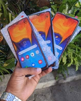 A picture of SAMSUNG A20