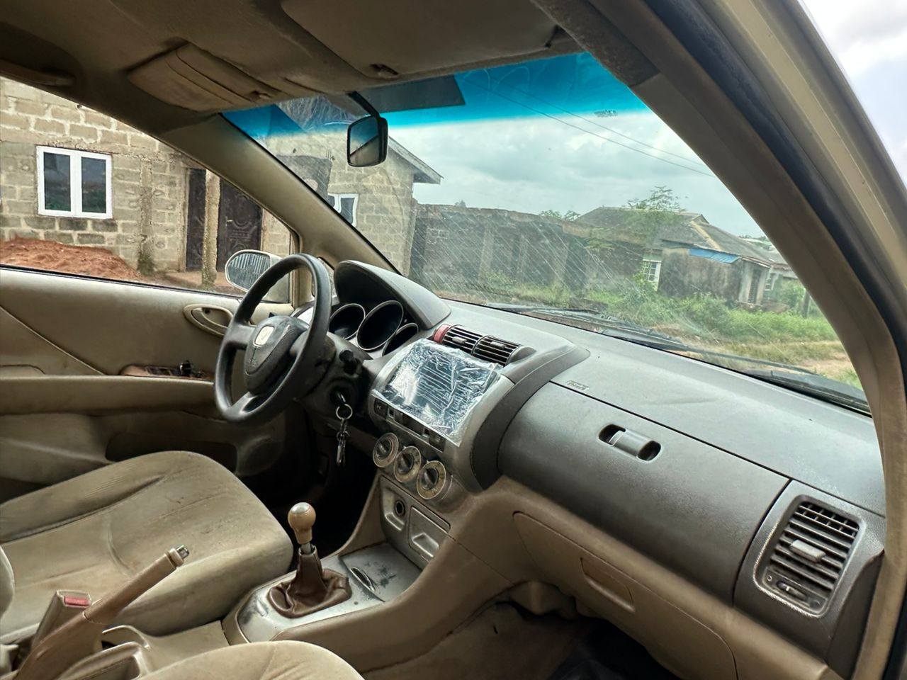 A picture of Honda city 07 manual transmission painted on first body good