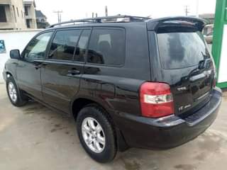 A picture of Toyota Highlander 04