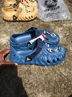 crocs