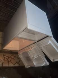 A picture of Fridge kali sana umeme mdogo bei 255000 